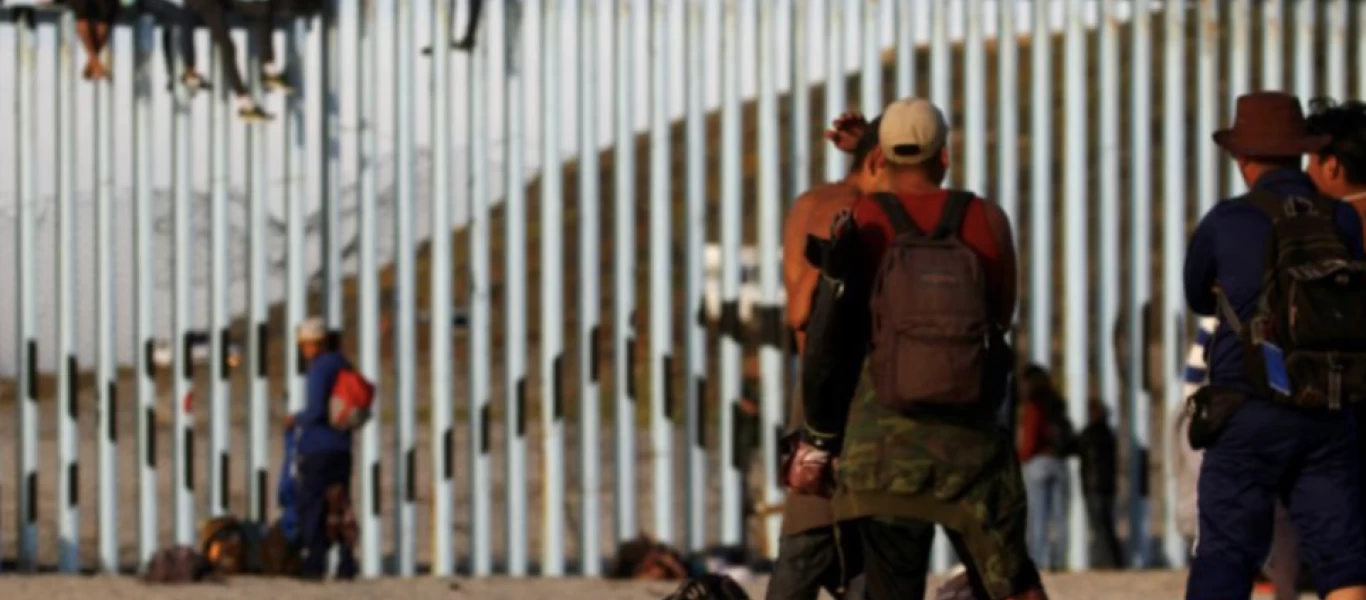 Τα προεκλογικά περί ανοιχτών συνόρων του Τ.Μπάιντεν έχουν οδηγήσει σε τρομακτικές ροές μεταναστών - Νεκρό 9χρονο παιδί